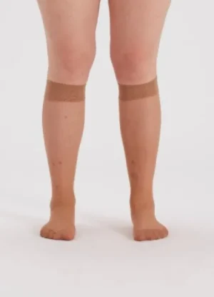 UNTUCKit Hosiery*Pretty Polly Curves Comfort Top Knee High Nude